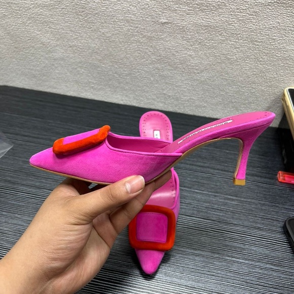 NWOT Manolo Blahnik Maysalebi Pointed-Toe Slip-On Mules EU 37 US 6 - Picture 3 of 6